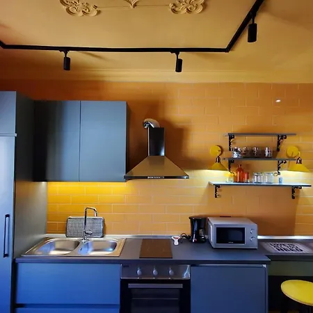 Helga's Sunset アパート ティラナ