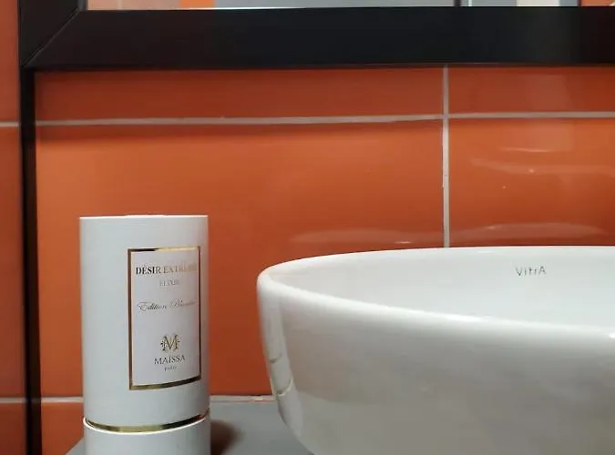 Helga's Sunset アパート ティラナ